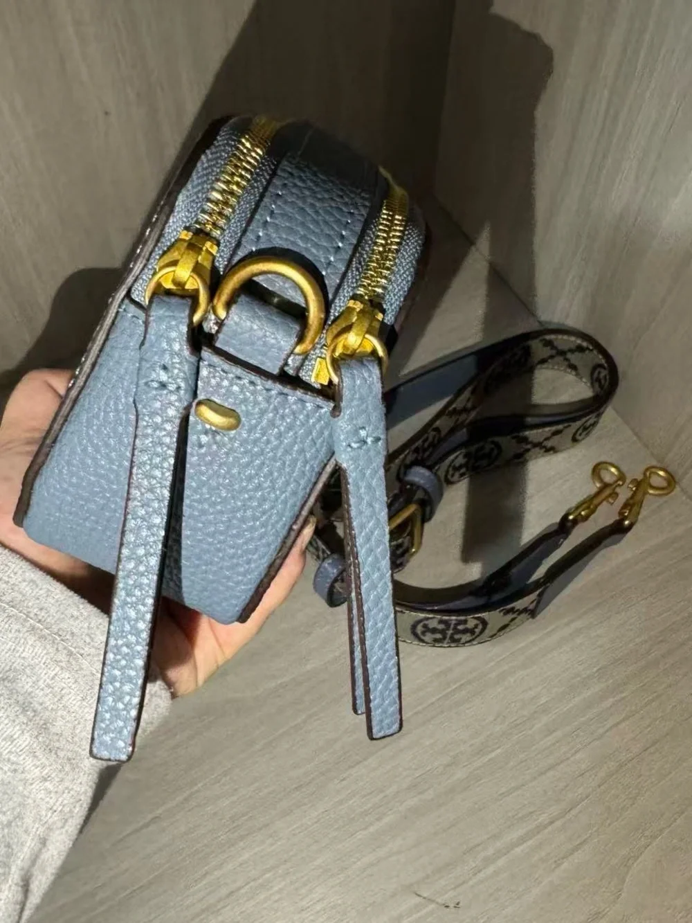 Tory Burch compact pebbled